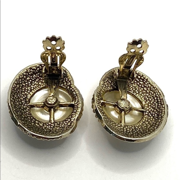 Clip Ons Faux Pearls Statement Antique Gold Tone - Picture 13 of 15